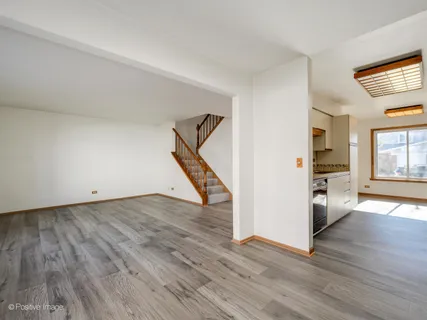 $265,000 | 1956 North Jamestown Drive, Palatine, IL 60074