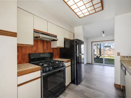 $265,000 | 1956 North Jamestown Drive, Palatine, IL 60074