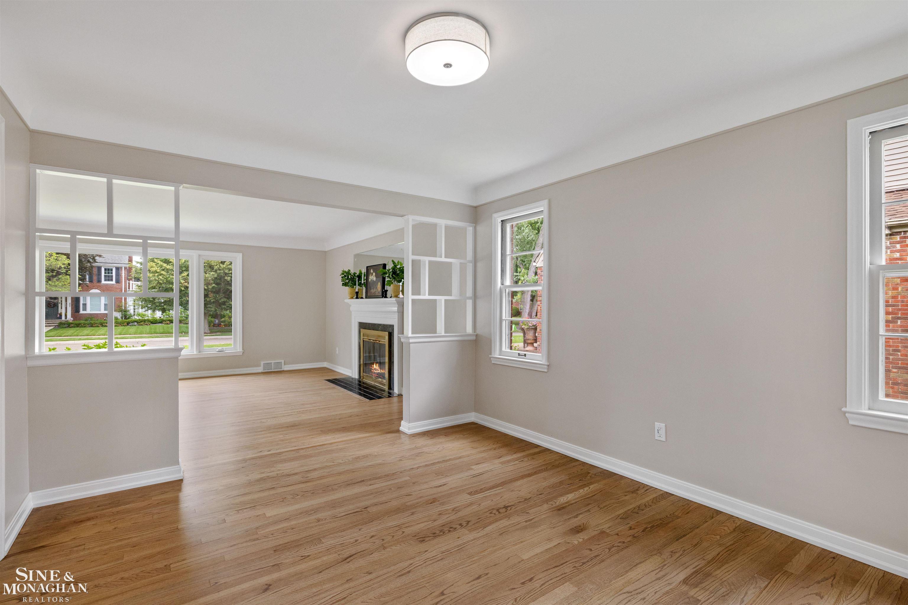581 Hampton Road Grosse Pointe Woods, MI 48236 - Photo 12 of 60