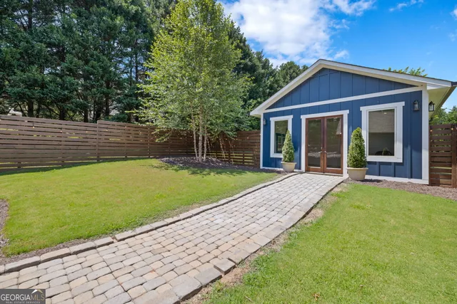 a view of a house with a yard