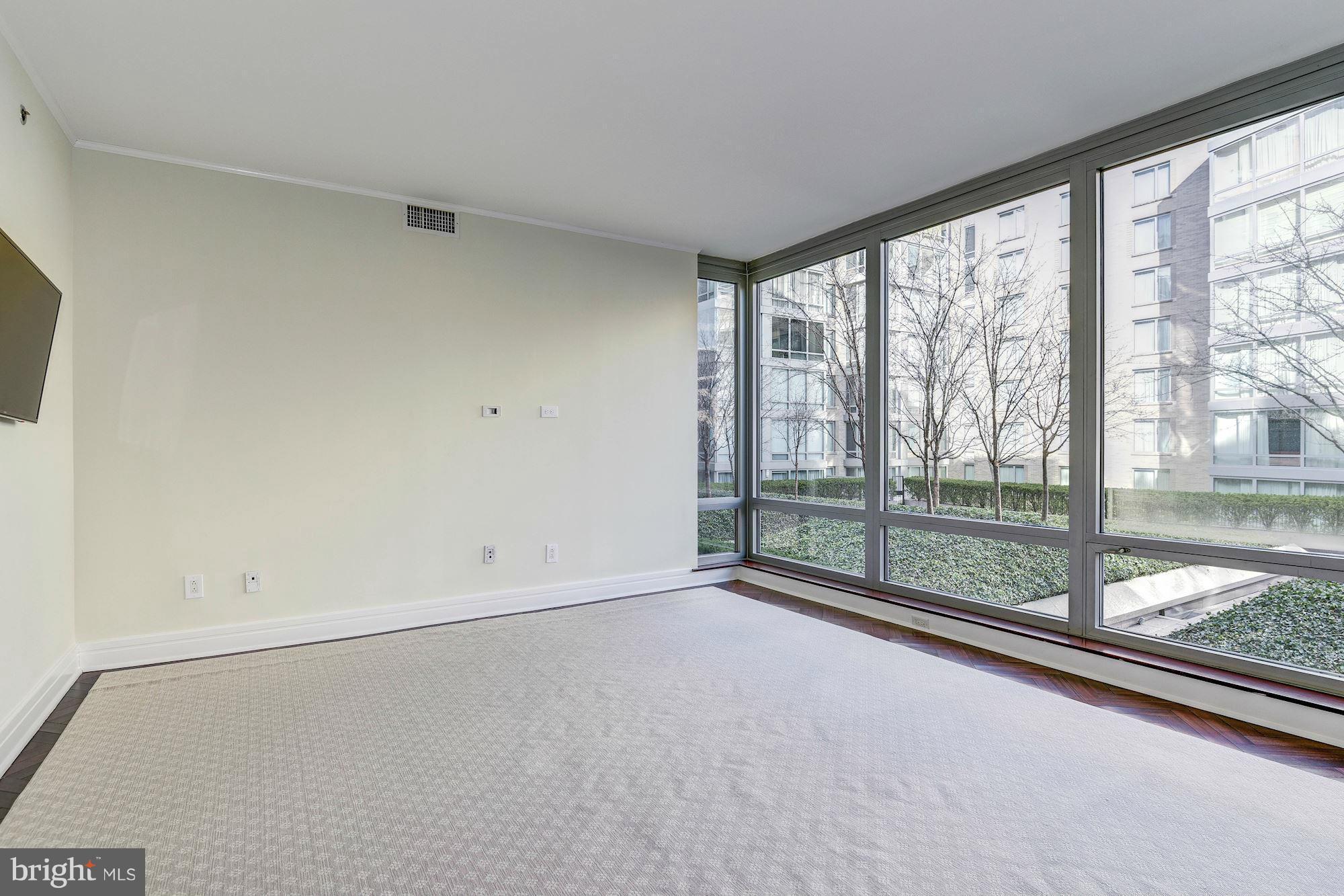 1155 23rd Street Northwest, Unit 6F Washington, DC 20037 - Photo 4 of 13 Living Room