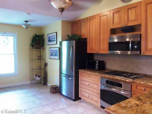 7704 Knollcrest Drive Oak Ridge, NC 27310 - Photo 8 of 16 Kitchen.