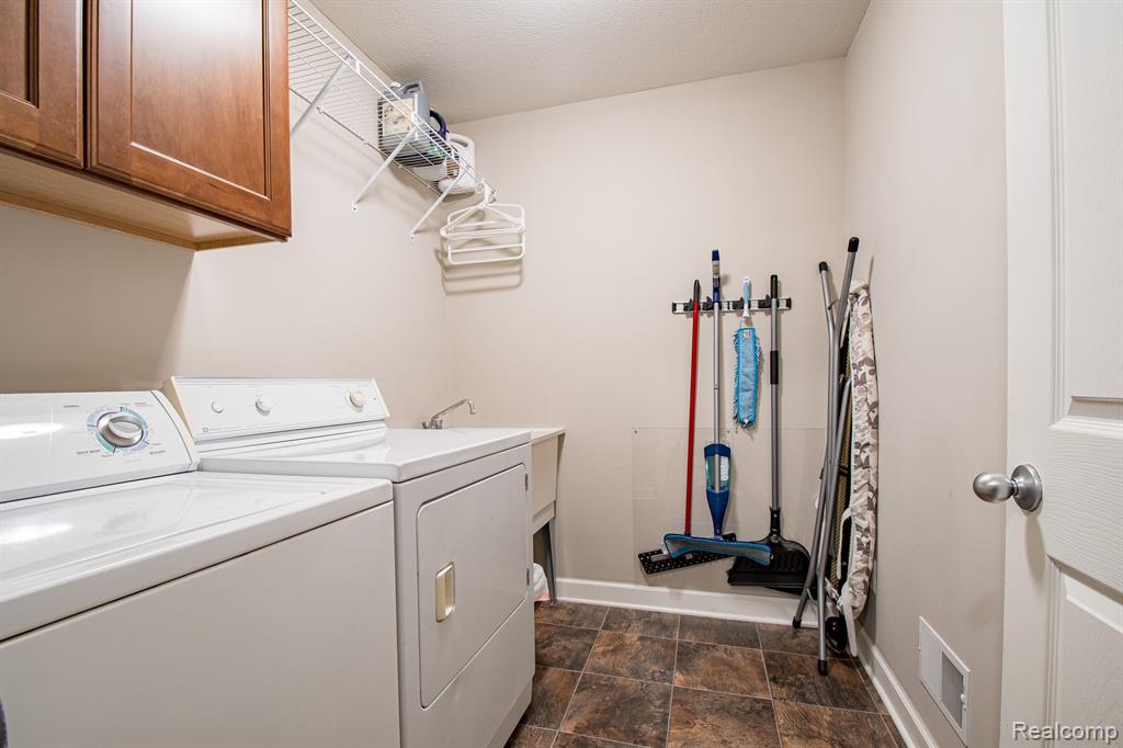 242 Fairhill Way Howell, MI 48843 - Photo 17 of 22