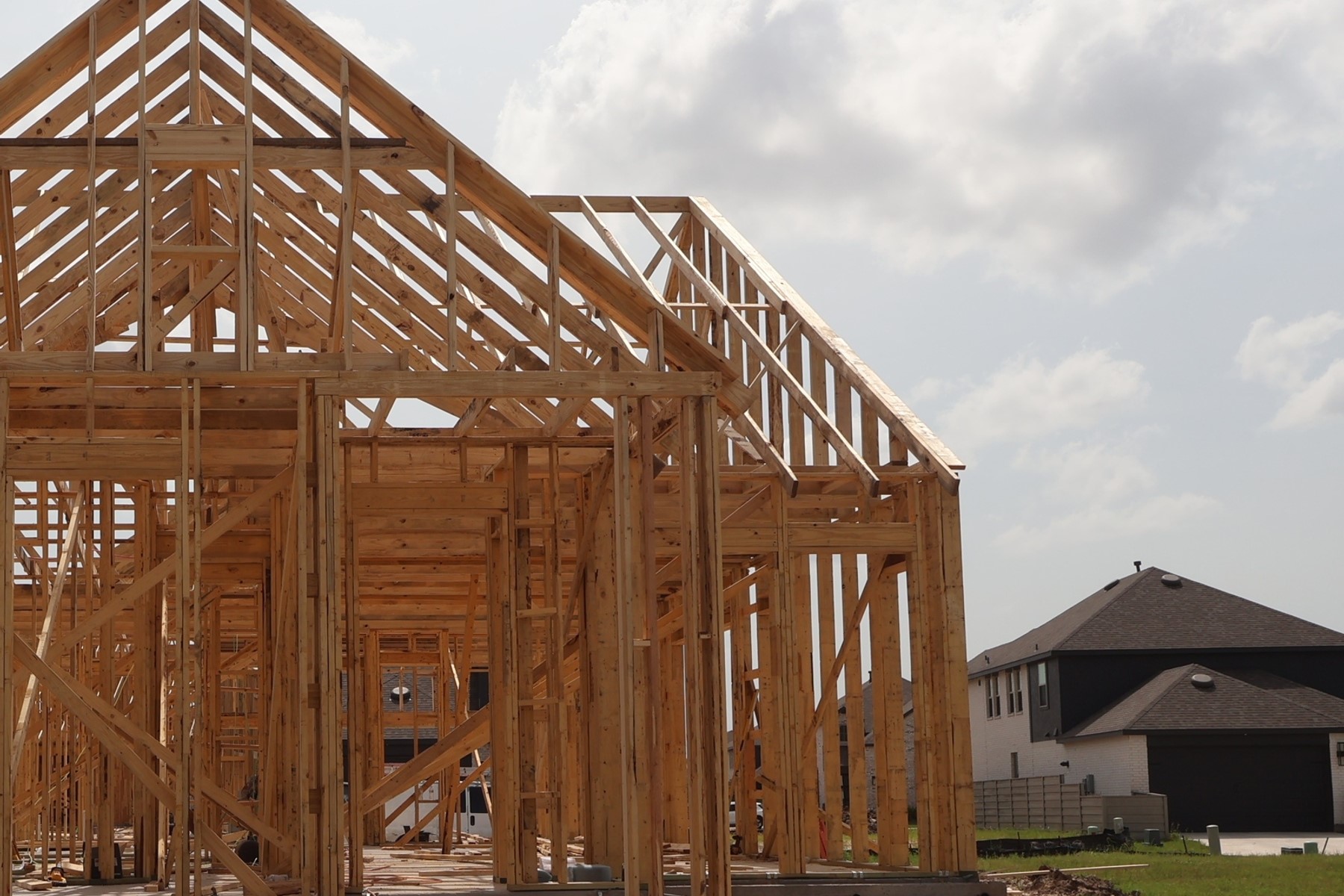 5502 Black Currant Road Manvel, TX 77578 - Photo 3 of 9 Let us show you how our advanced framing techniques have stood the test of time and allow more insulation for a quieter and more energy-efficient home.