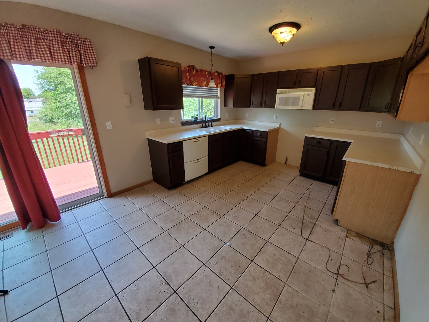 423 Pembroke Road Southwest Poplar Grove, IL 61065 - Photo 9 of 54 Gallery Image 9