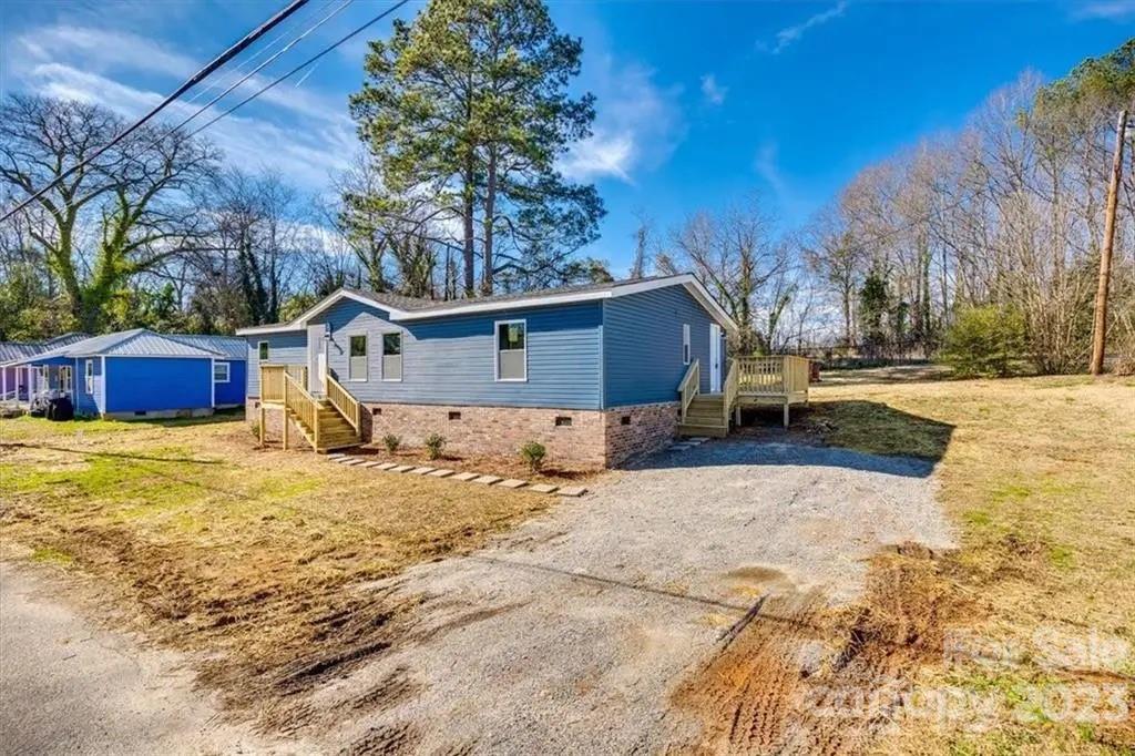 320 North Market Street Lancaster, SC 29720 - Photo 23 of 25 a view of a backyard of the house