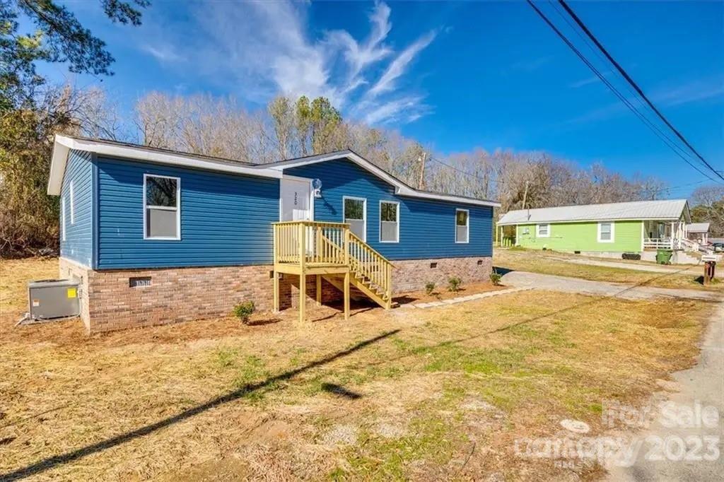 320 North Market Street Lancaster, SC 29720 - Photo 3 of 25 a house view with a outdoor space