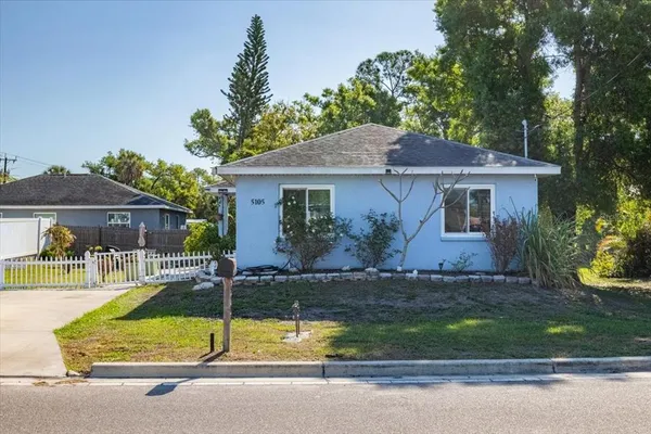 $260,000 | 5105 15th St Court East, Bradenton, FL 34203