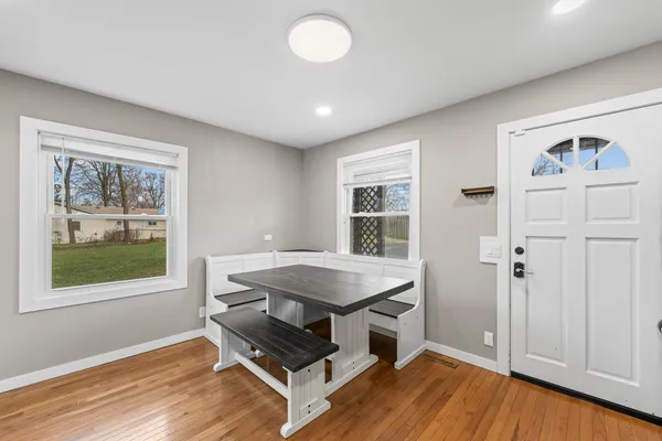 $340,000 | 25 McCabe Drive, Streamwood, IL 60107
