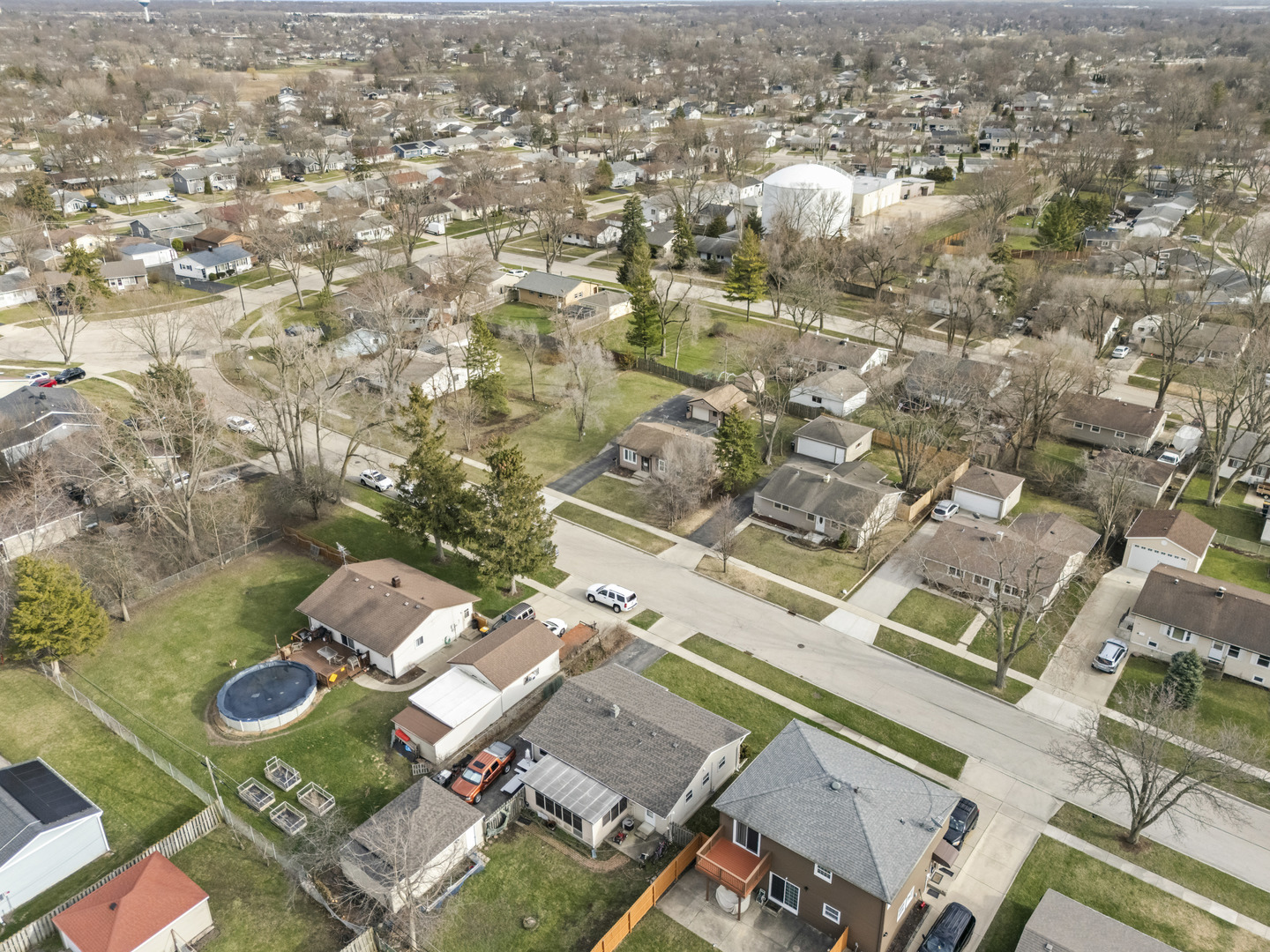 25 McCabe Drive Streamwood, IL 60107 - Photo 27 of 32 an aerial view of a house with a outdoor space
