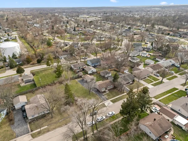 $340,000 | 25 McCabe Drive, Streamwood, IL 60107