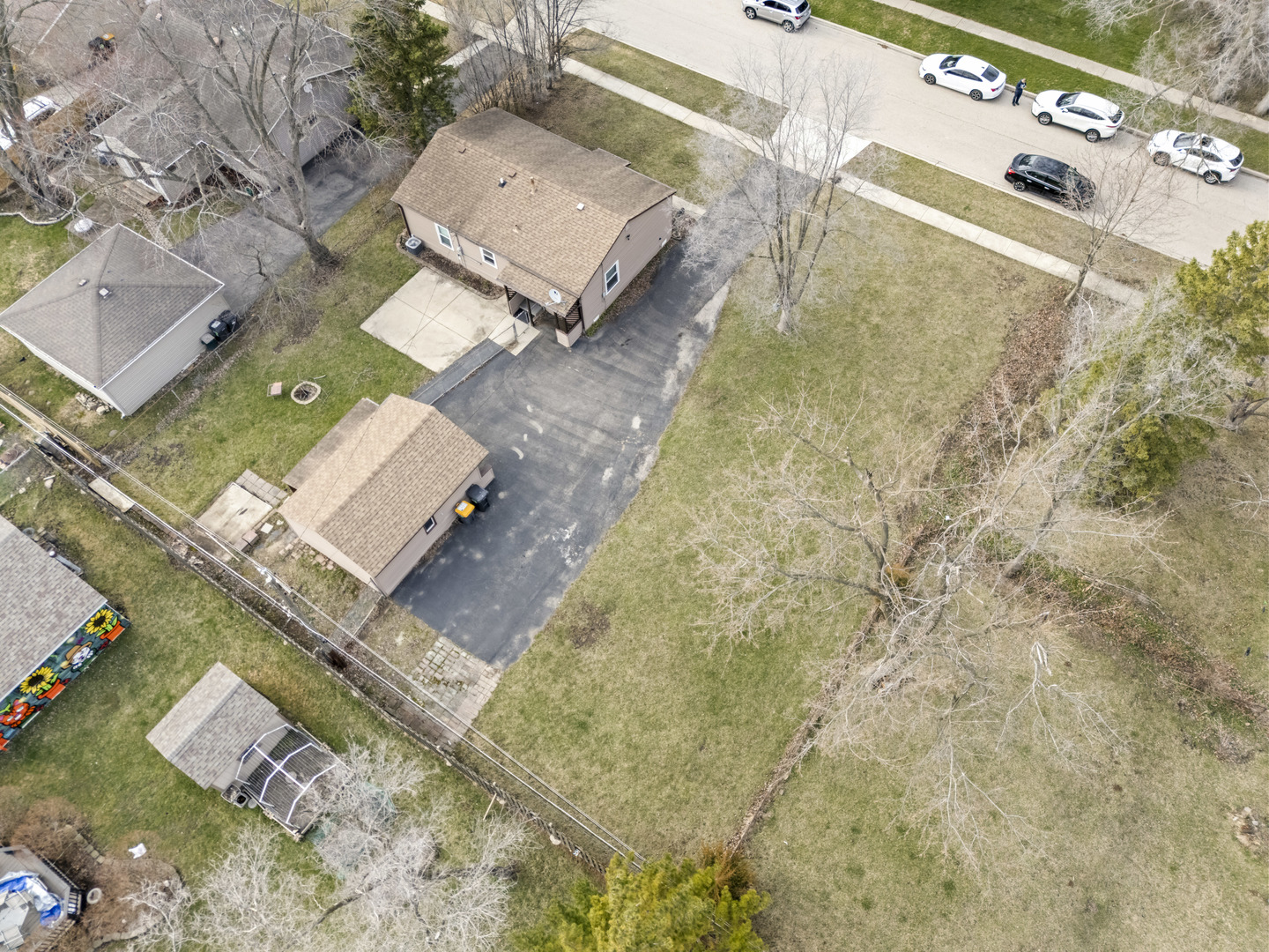25 McCabe Drive Streamwood, IL 60107 - Photo 29 of 32 an aerial view of a house with a yard