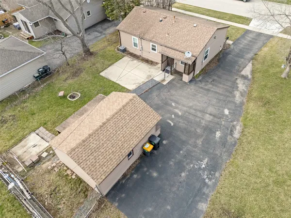 $340,000 | 25 McCabe Drive, Streamwood, IL 60107