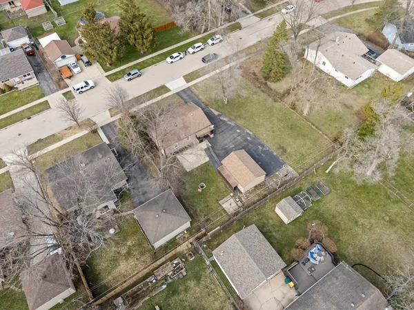 $340,000 | 25 McCabe Drive, Streamwood, IL 60107