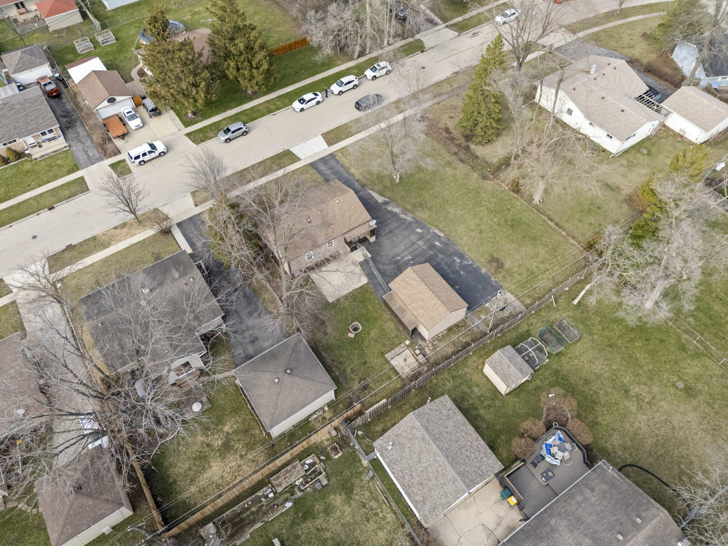 25 McCabe Drive Streamwood, IL 60107 - Photo 5 of 32 an aerial view of a house with a yard