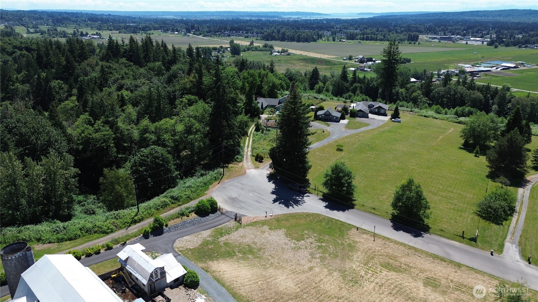 12419 Hilltop Road Arlington, WA 98223 - Photo 8 of 40