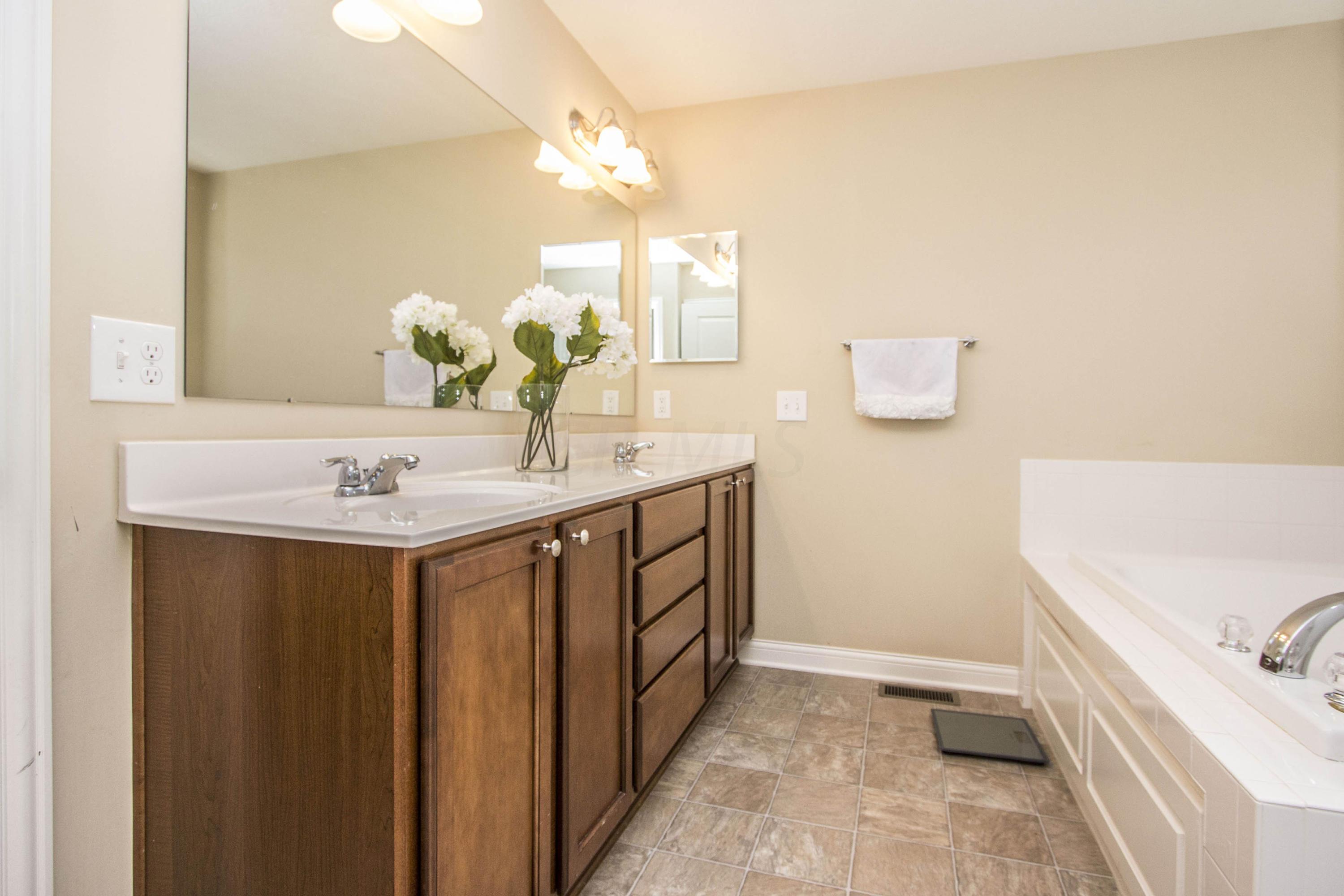 292 Halverston Road Powell, OH 43065 - Photo 23 of 38 Gallery Image 23