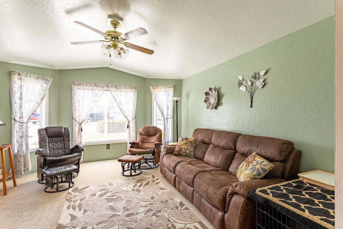 1650 Timothy Street Central Point, OR 97502 - Photo 12 of 32 12