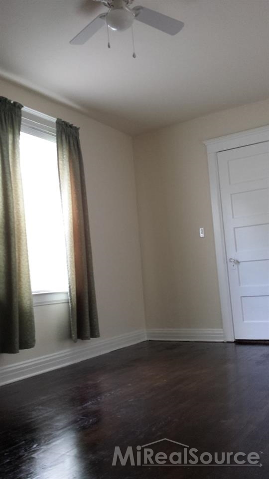 22453 Virginia Eastpointe, MI 48021 - Photo 17 of 19 31163818-16.JPG