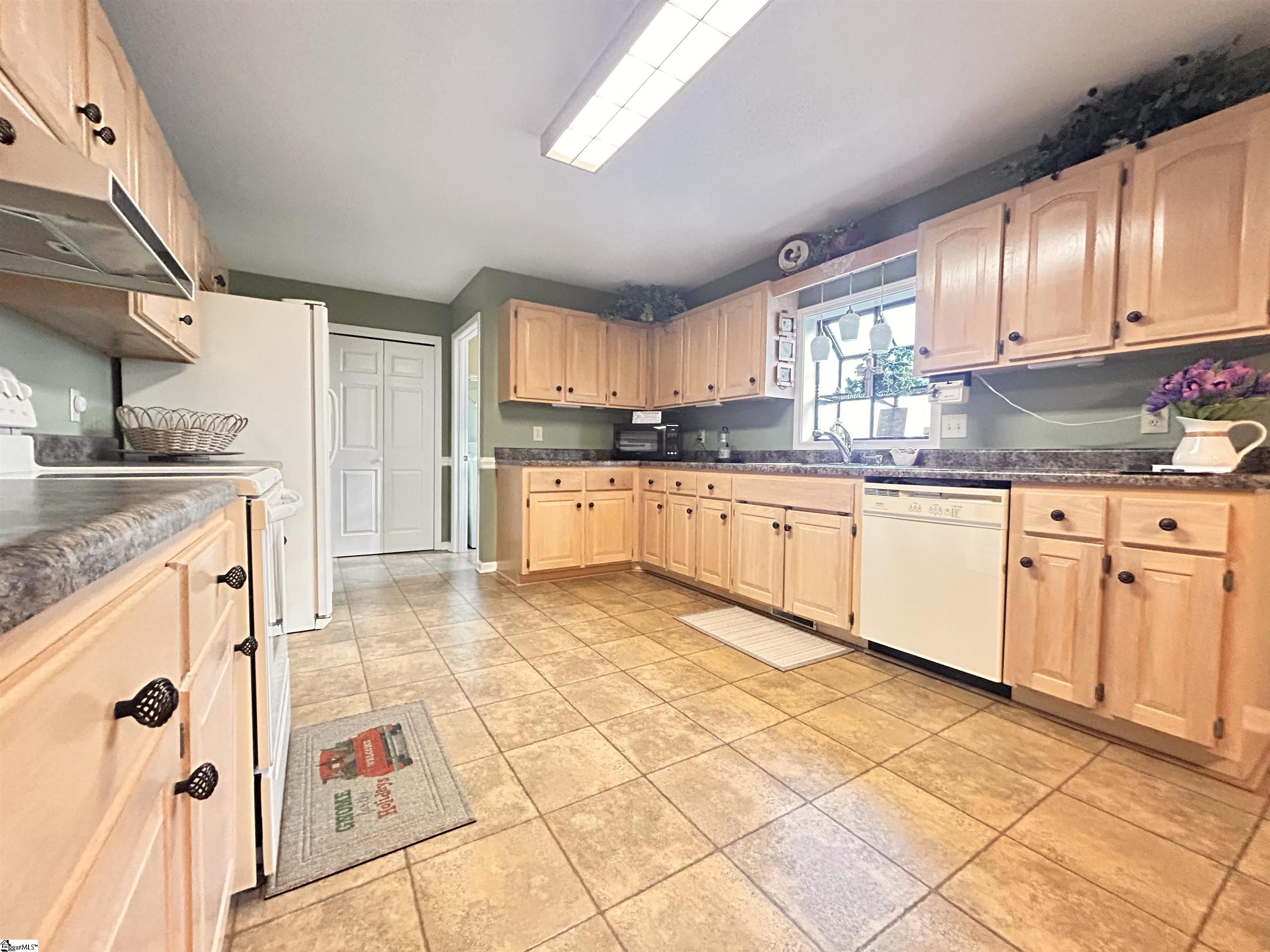 173 Bolt Road Gray Court, SC 29645 - Photo 3 of 24