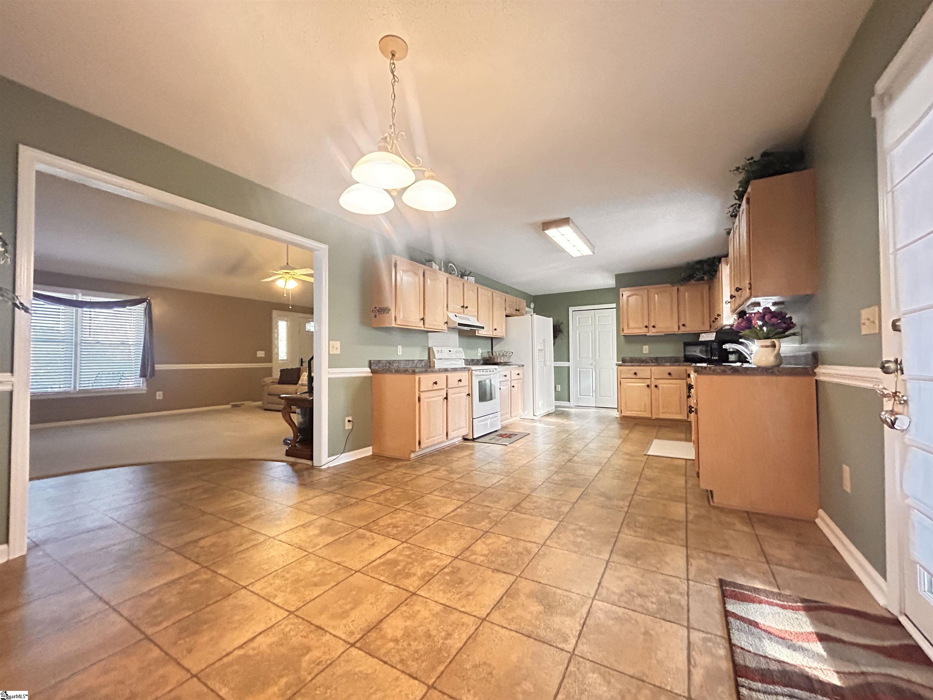 173 Bolt Road Gray Court, SC 29645 - Photo 4 of 24