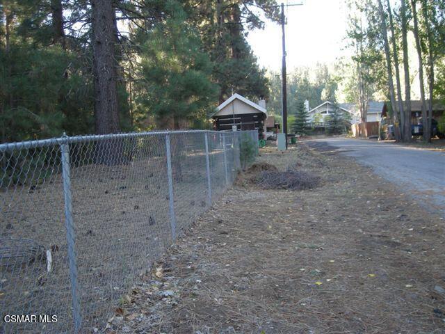 776 Knickerbocker Road Big Bear Lake, CA 92315 - Photo 11 of 15 a backyard of a house with lots of green space