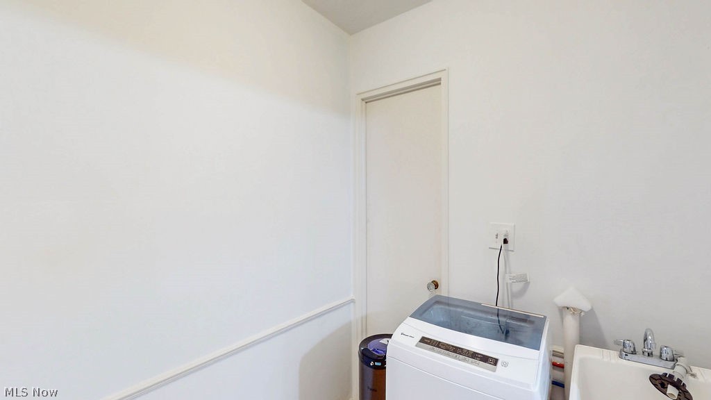 13800 Fairhill Road, Unit 203 Cleveland, OH 44120 - Photo 12 of 28 Extension of kitchen featuring in-unit laundry.