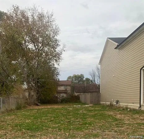 $19,000 | 116 West George Avenue, Hazel Park, MI 48030