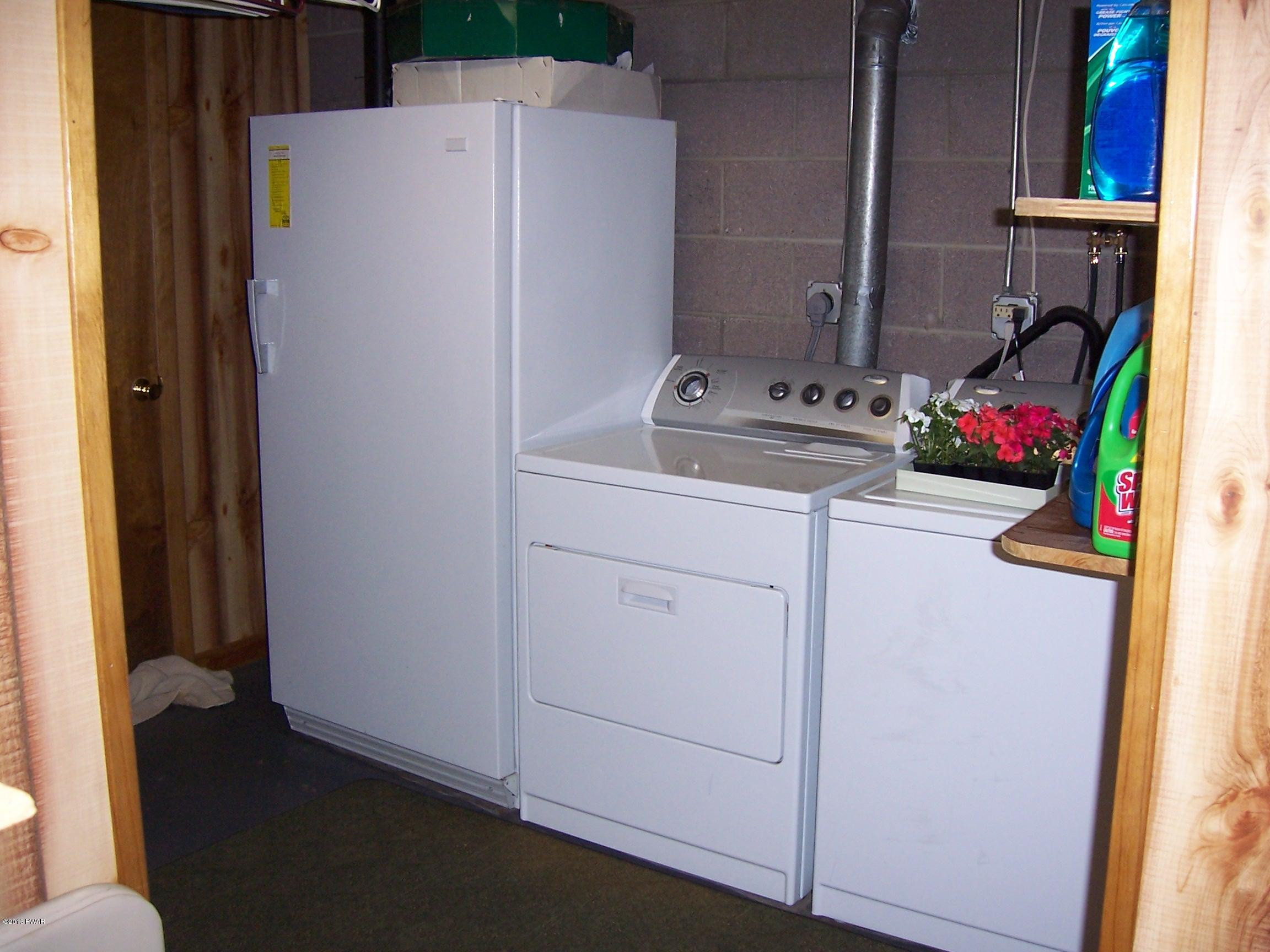 41 Como Road Lakewood, PA 18439 - Photo 12 of 22 LAUNDRY