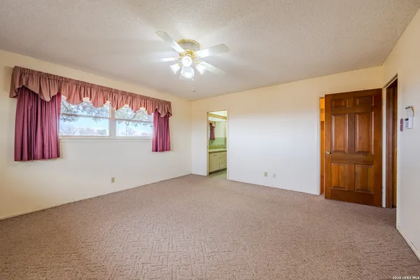 a view of empty room with window