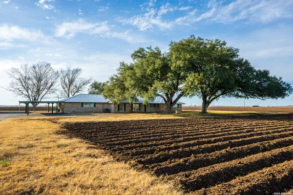 a view of an outdoor space