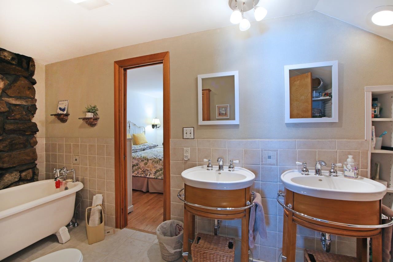 1 Grandview Avenue Derry, NH 03038 - Photo 46 of 60