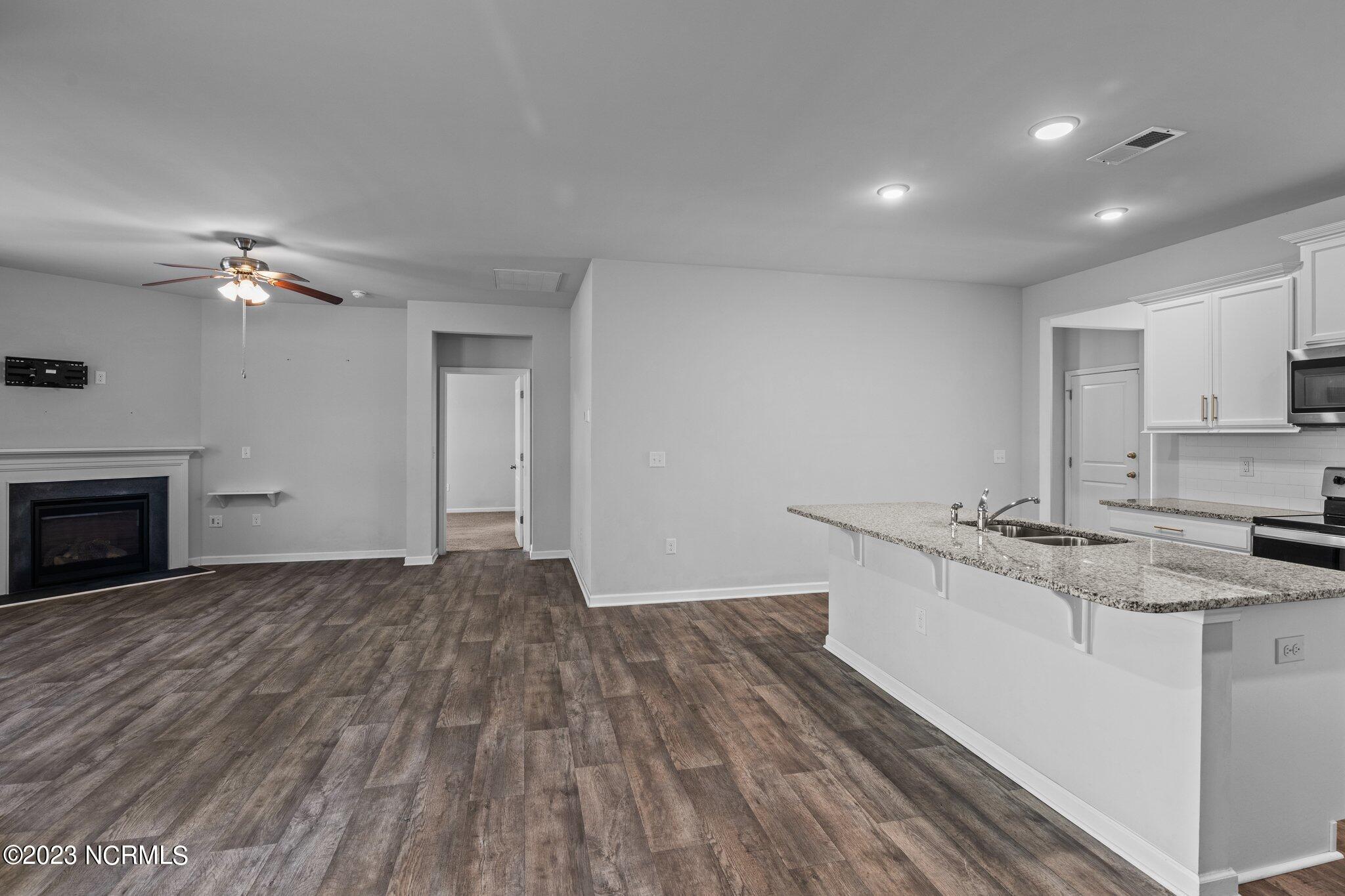 207 Frida Road New Bern, NC 28560 - Photo 22 of 47 27-web-or-mls-2I3A0048
