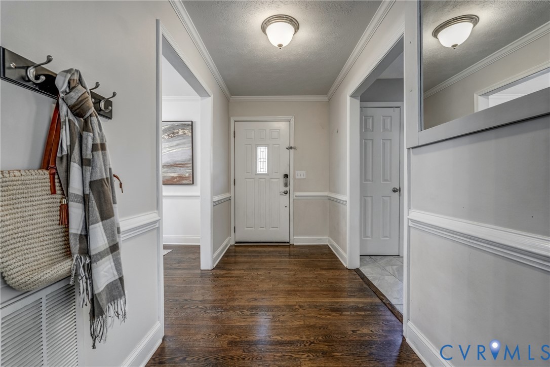 2806 Fairgate Road Midlothian, VA 23112 - Photo 4 of 30 Front door from the interior