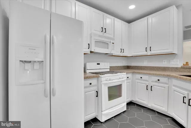 $399,900 | 5995 Terrapin Place, Unit 301, Alexandria, VA 22310