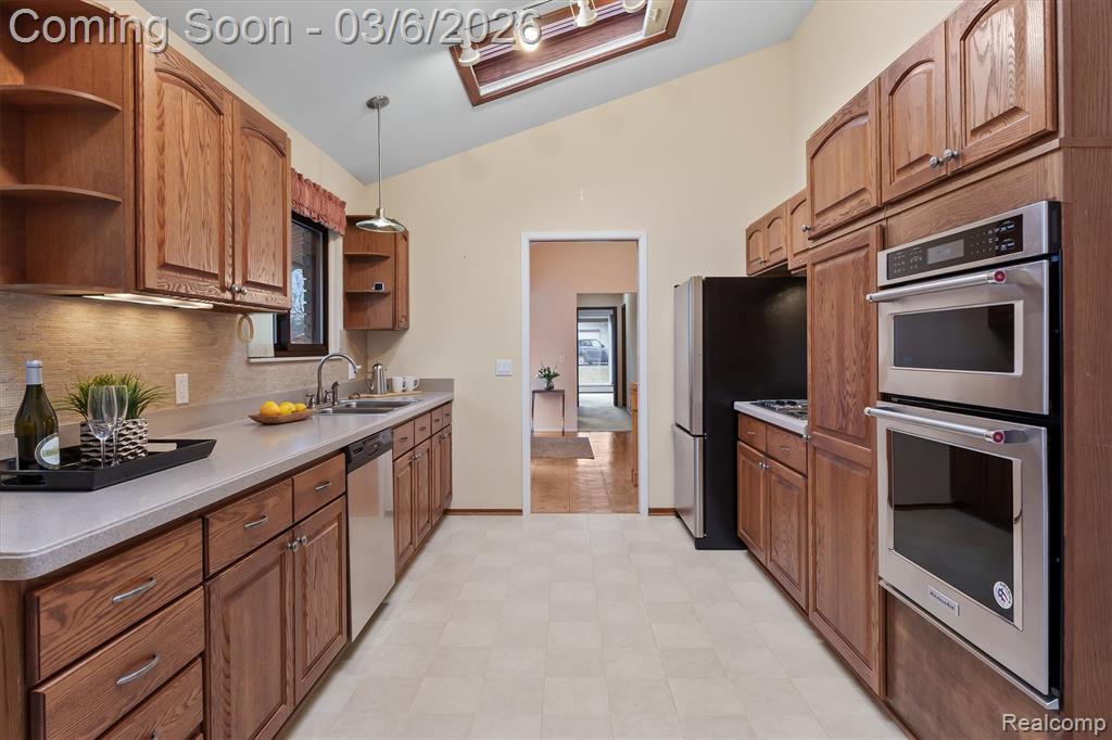 33420 Quaker Valley Road Farmington Hills, MI 48331 - Photo 9 of 32
