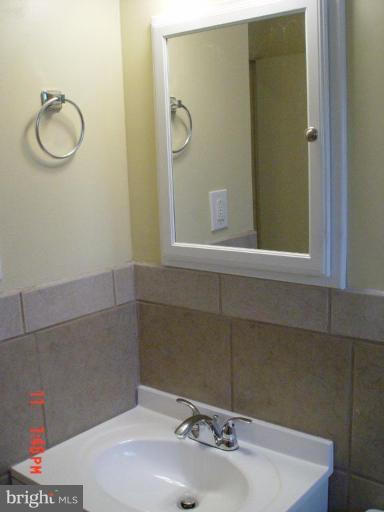 1037 Collwood Road Catonsville, MD 21228 - Photo 10 of 17 Bath #2