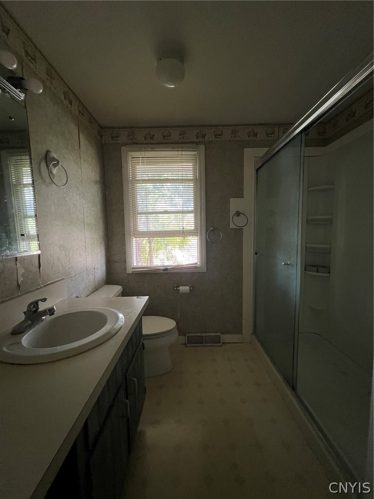 106 Richards Road Camillus, NY 13031 - Photo 8 of 20 1st floor full bath