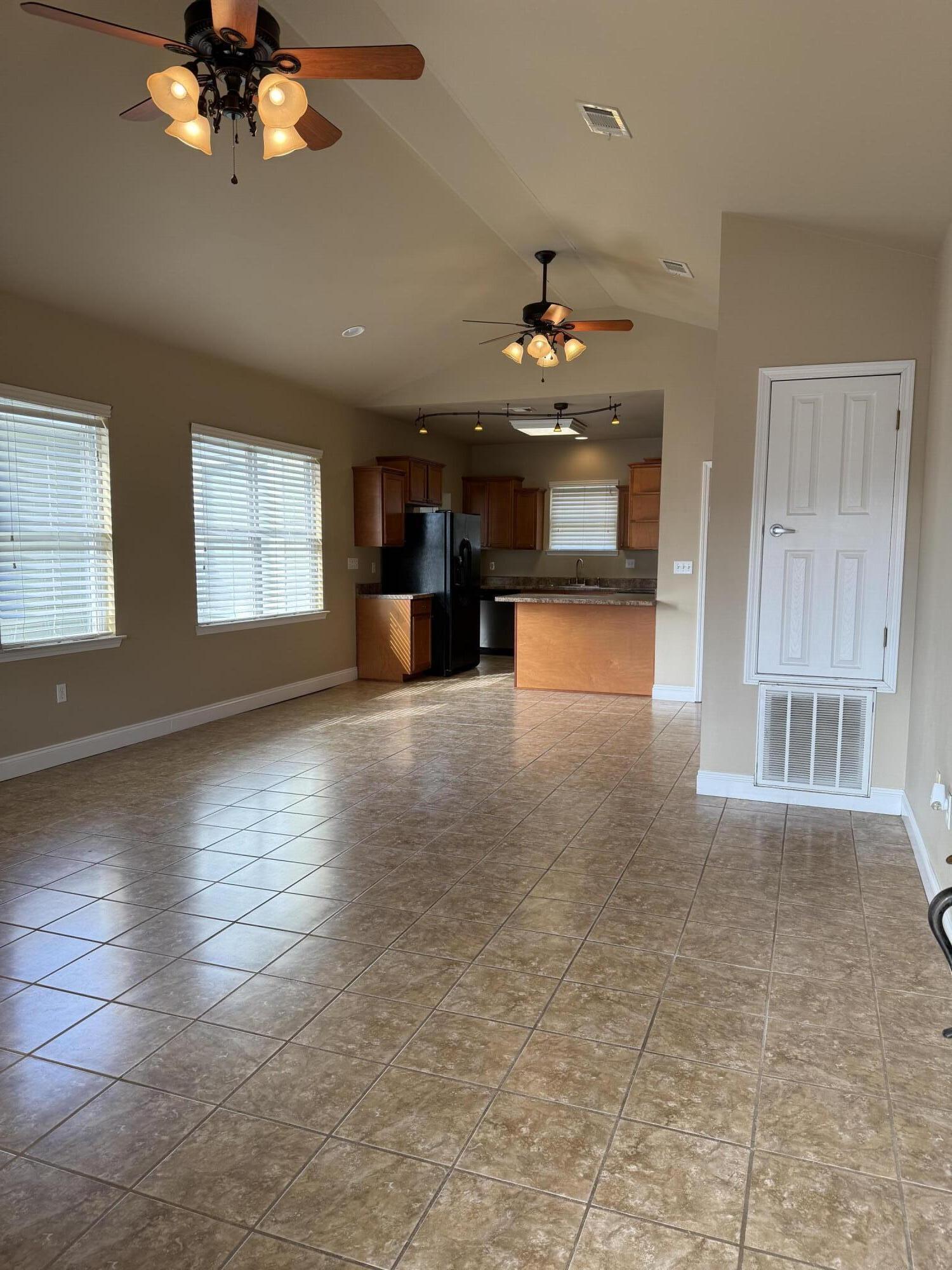 129 Daisy Lane DeFuniak Springs, FL 32433 - Photo 2 of 12 IMG_1862 (1)