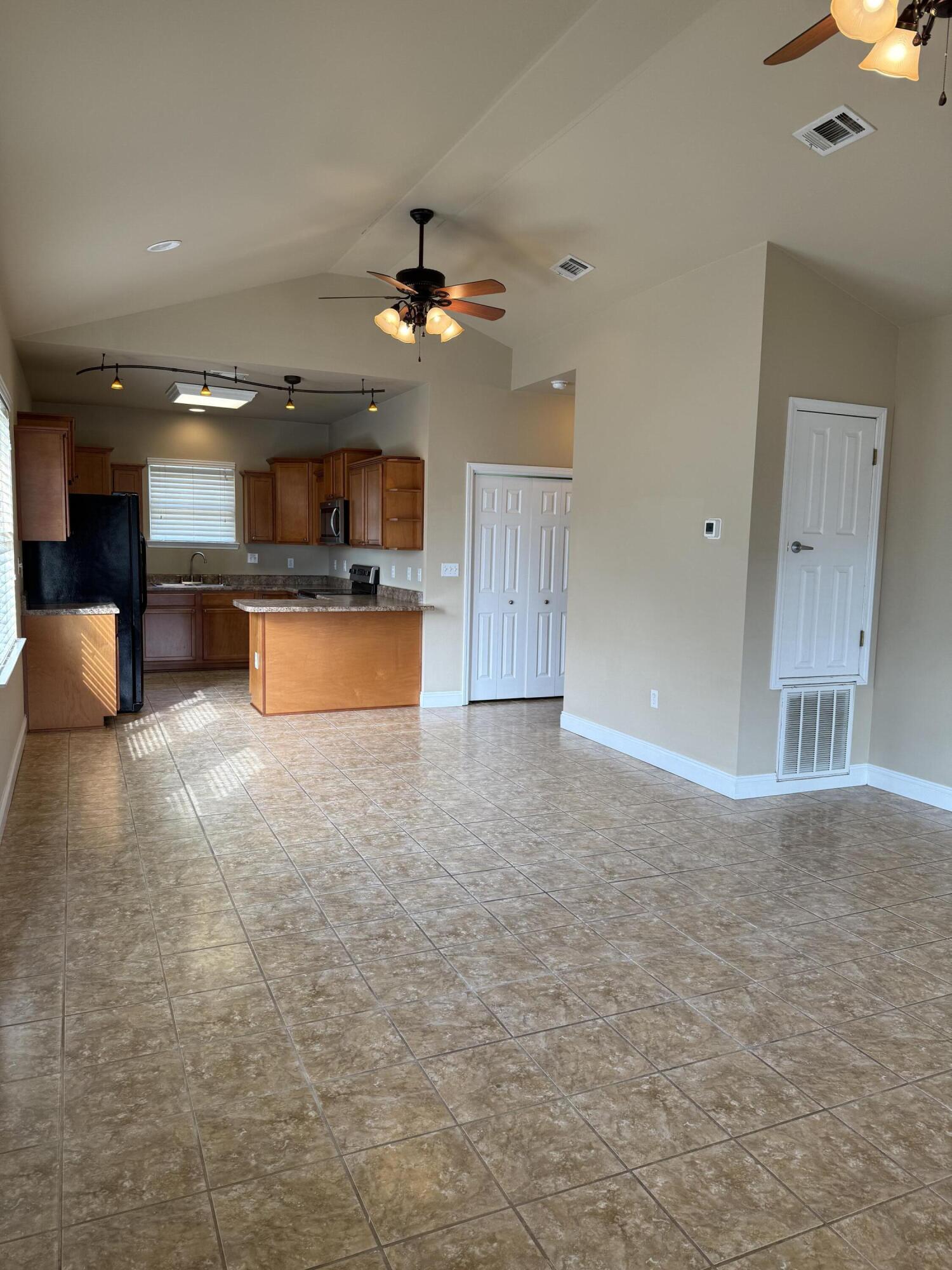 129 Daisy Lane DeFuniak Springs, FL 32433 - Photo 3 of 12 IMG_1863