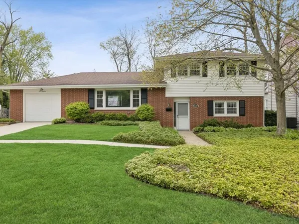 $5,000 | 619 Rockland Avenue, Lake Bluff, IL 60044
