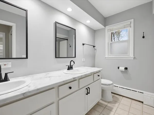$5,000 | 619 Rockland Avenue, Lake Bluff, IL 60044
