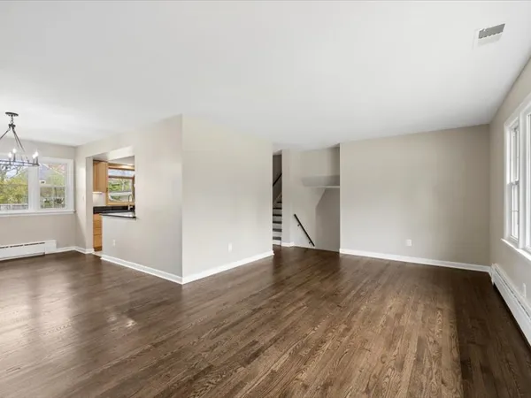 $5,000 | 619 Rockland Avenue, Lake Bluff, IL 60044