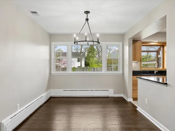 $5,000 | 619 Rockland Avenue, Lake Bluff, IL 60044