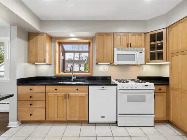 $5,000 | 619 Rockland Avenue, Lake Bluff, IL 60044