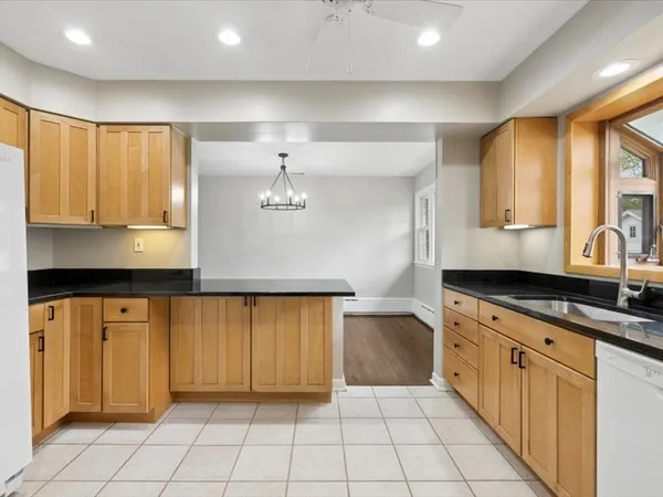 $5,000 | 619 Rockland Avenue, Lake Bluff, IL 60044