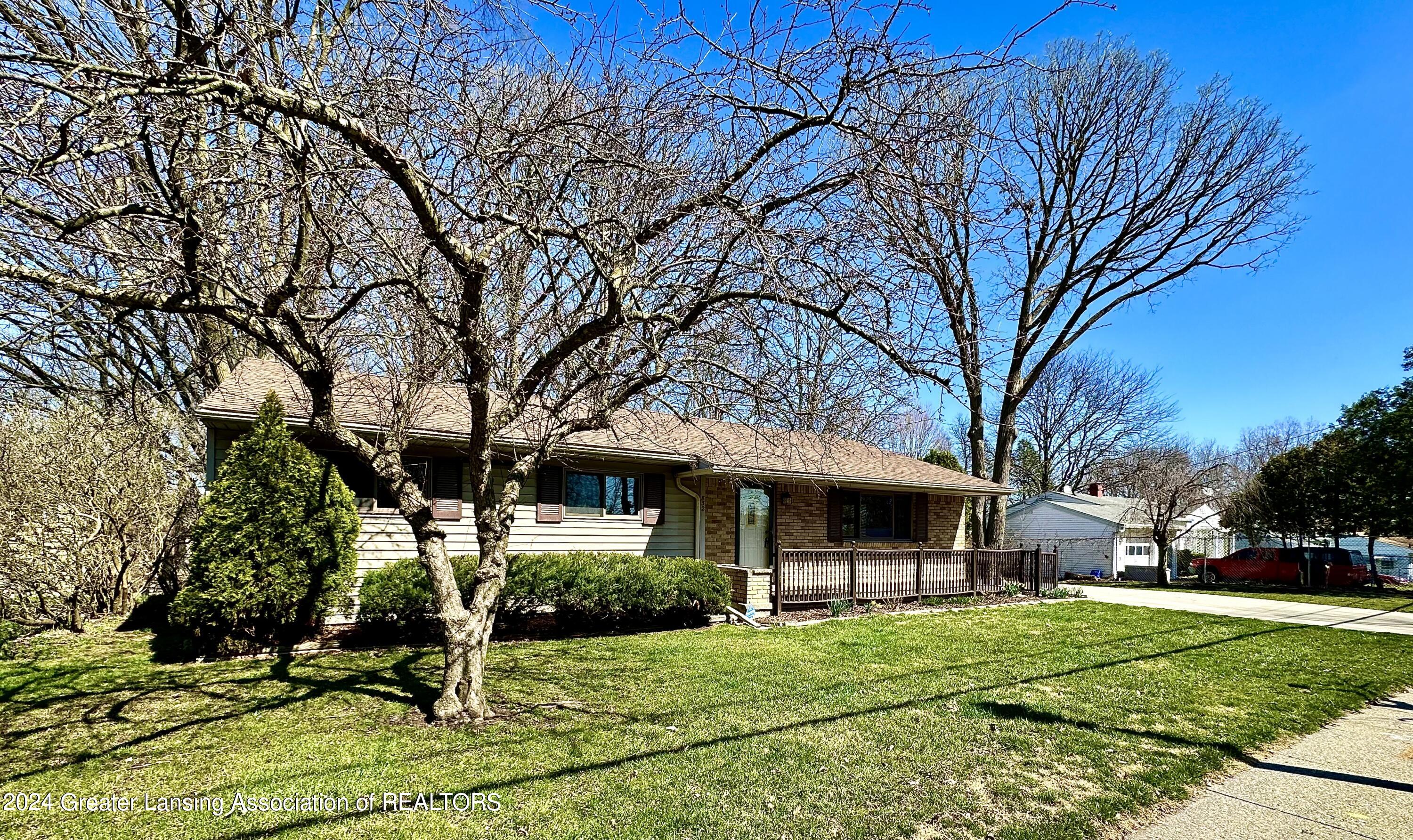 832 Pierce Road Lansing, MI 48910 - Photo 1 of 50 IMG_5765