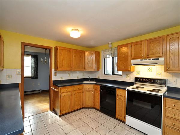 58 Bridle Road Billerica, MA 01821 - Photo 2 of 26 Gallery Image 2