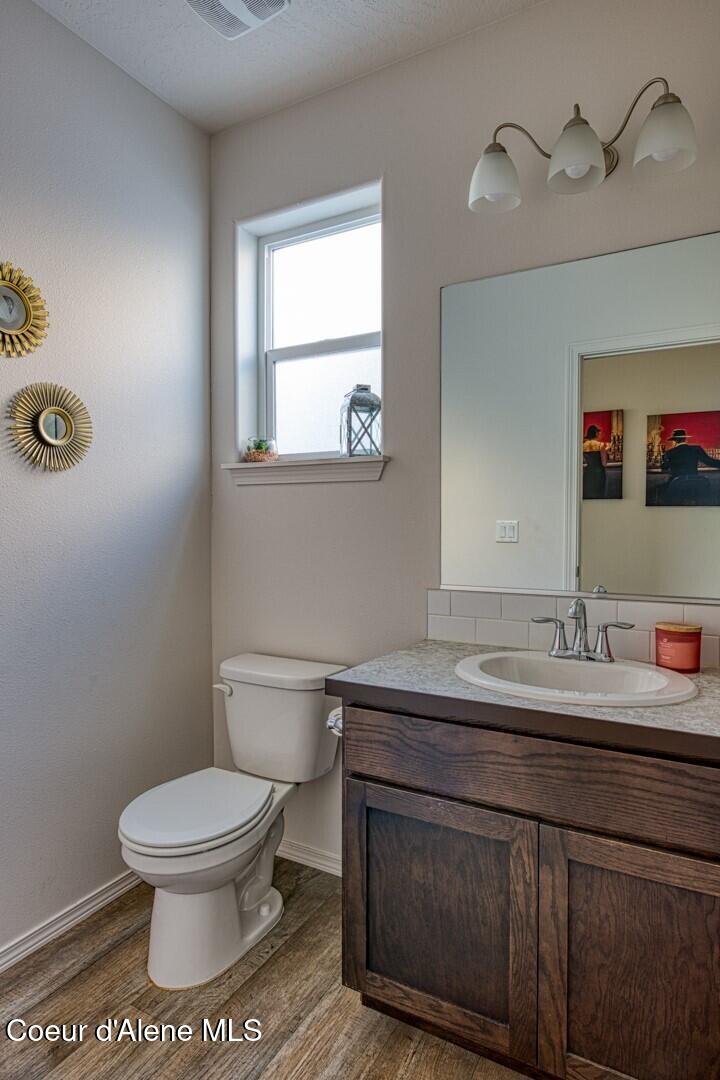12503 North Farley Way Rathdrum, ID 83858 - Photo 17 of 50 Main level powder room