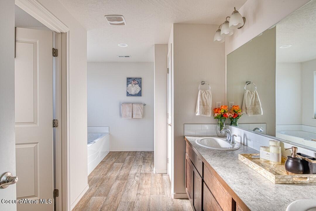 12503 North Farley Way Rathdrum, ID 83858 - Photo 20 of 50 Primary Bathroom